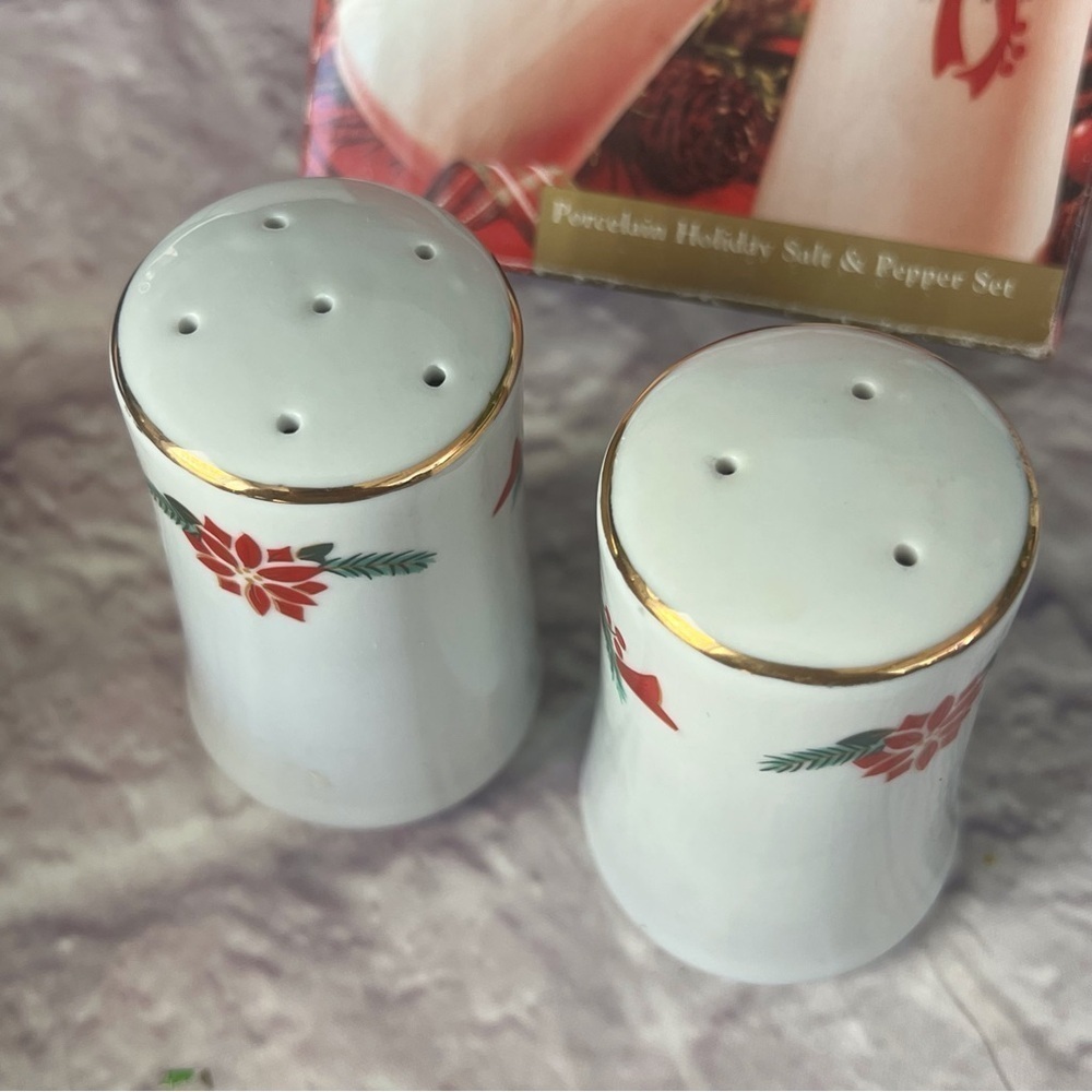 Vintage Christmas Poinsettia & Ribbons Porcelain Salt and Pepper Shaker - Picture 6 of 8